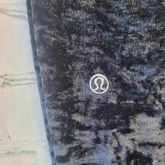 Lululemon woman black crushed velvet Ready to Crush Joggers size 10 - Picture 8 of 12